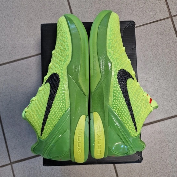 Athletic_Shoes